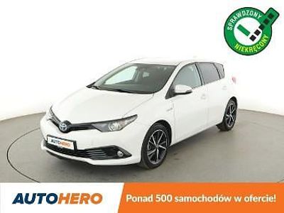 Biały (metalik) Używany 2018 Toyota Auris SUV | 63 900 zł