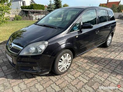 używany Opel Zafira 7 osobowy