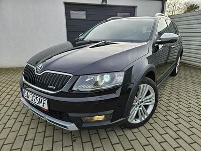 Czarny Używany 2015 Skoda Octavia Scout Kombi | 42 800 zł