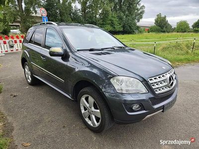 Szary Używany 2009 Mercedes ML350 SUV | 42 500 zł