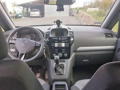 Niebieski Używany 2010 Opel Zafira Minivan | 18 900 zł (Dość drogi)