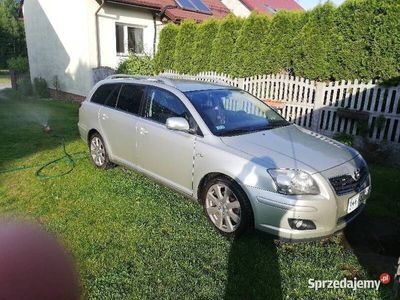 używany Toyota Avensis 