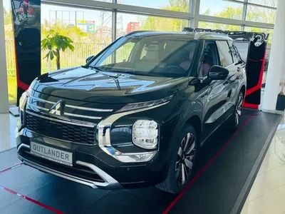 Czarny Nowe 2025 Mitsubishi Outlander P-HEV SUV | 282 790 zł