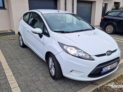 Biały Używany 2009 Ford Fiesta Hatchback | 10 500 zł (Uczciwa cena)
