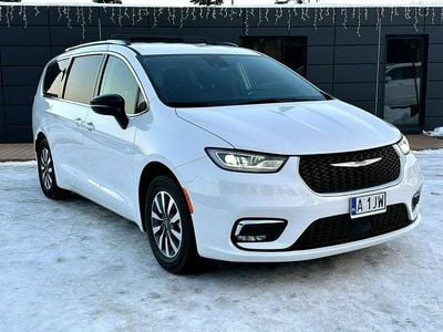Biały Używany 2024 Chrysler Pacifica Minivan | 189 900 zł