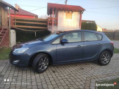 używany Opel Astra 2010 r. 1.6 benz.