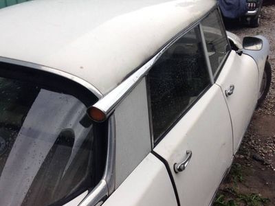 używany Citroën DS 19 kompletny, po blacharce szkieletu