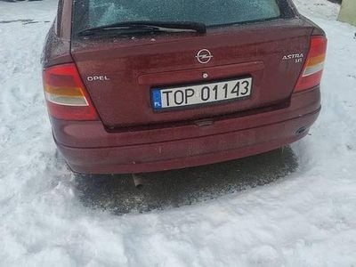 używany Opel Astra uszkodzony