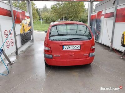 Czerwony Używany 2002 Renault Scénic Minivan | 8888 zł