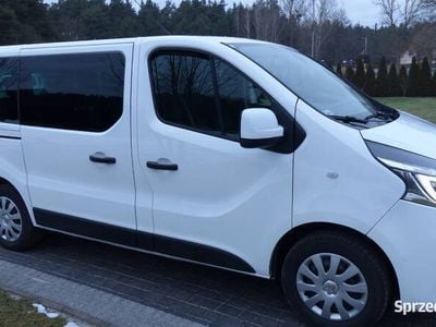 używany Renault Trafic 9 osobowy,super stan niski przebieg