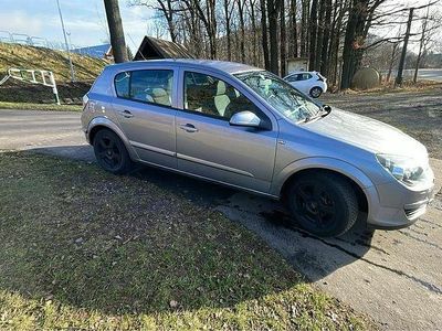 Srebrny Używany 2005 Opel Astra Hatchback | 5900 zł (Uczciwa cena)