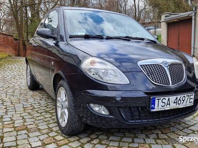 używany Lancia Ypsilon Ypsilon w wersji Platinum; r.2003; 1.4 95kM tapicerkw wersji Platinum; r.2003; 1.4 95kM tapicerk