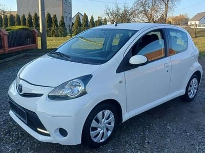 Biały Używany 2012 Toyota Aygo Hatchback | 9900 zł (Uczciwa cena)
