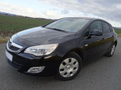 Czarny Używany 2011 Opel Astra Hatchback | 24 900 zł (Dość drogi)