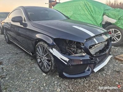 używany Mercedes C300 Coupe 2017 pakiet AMG uszkodzony w kraju