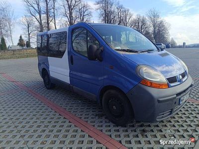 używany Renault Trafic 2.5dci 6 osobowy klima