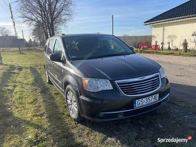 Szary Używany 2014 Chrysler Town & Country Minivan | 35 000 zł