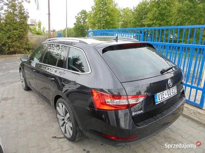 Czarny Używany 2016 Skoda Superb Ambition Kombi | 54 900 zł (Uczciwa cena)