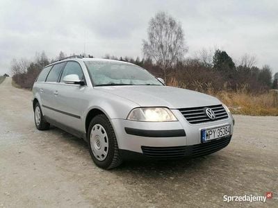 Srebrny Używany 2004 VW Passat Kombi | 9999 zł