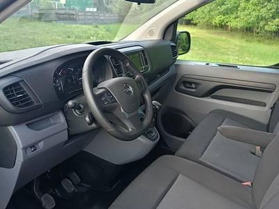 używany Opel Vivaro wersja long 9 osób