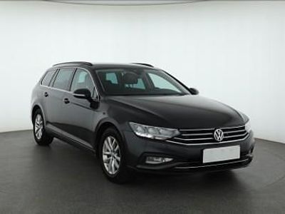 Szary Używany 2019 VW Passat Kombi | 59 499 zł (Dobra cena)