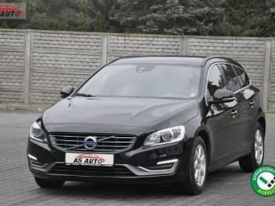 Czarny Używany 2015 Volvo V60 Momentum Kombi | 42 850 zł (Uczciwa cena)