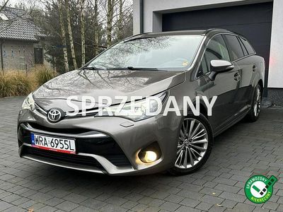 Brązowobeżowy Używany 2018 Toyota Avensis Kombi | 67 700 zł (Drogi)