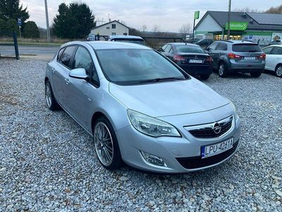 Srebrny (metalik) Używany 2009 Opel Astra Sedan/Limuzyna | 16 900 zł (Drogi)