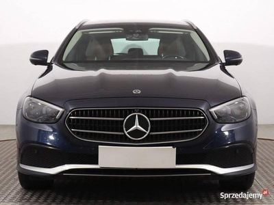 Używany Mercedes E220 194 KM (142 kW) 2021 Niebieski Kombi