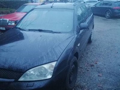 Używany Ford Mondeo Ghia 2004 Granatowy Kombi