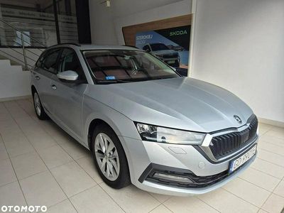 Srebrny (metalik) Używany 2021 Skoda Octavia Kombi | 74 900 zł (Uczciwa cena)