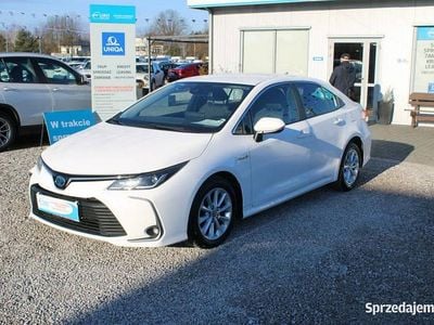 Używany Toyota Corolla Comfort 122 KM (89 kW) 2021 Biały Sedan/Limuzyna