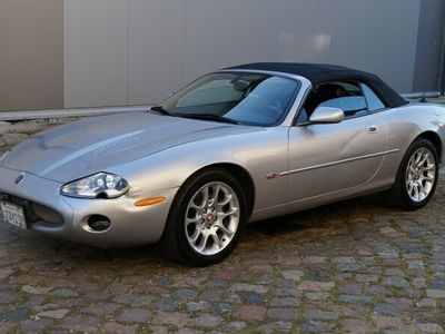 Używany Jaguar XK8 362 KM (266 kW) 2002 Srebrny (metalik) Kabriolet
