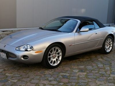Srebrny (metalik) Używany 2002 Jaguar XK8 Kabriolet | 43 900 zł