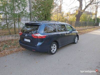 używany Toyota Sienna 2020 9tkm j.nowy 8 osobowa