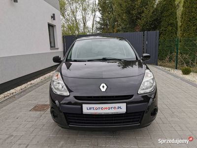 używany Renault Clio 1.2dm 75KM 2011r. 163 000km