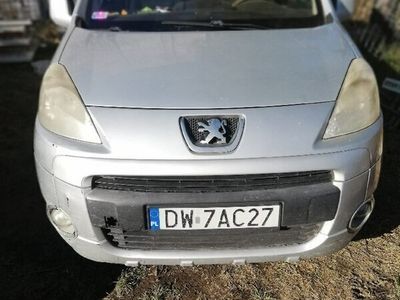 używany Peugeot Partner 1.6dm 100KM 2009r. 350 000km