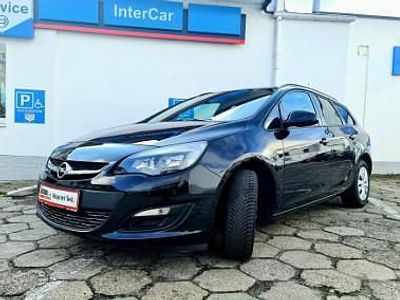 Czarny Używany 2015 Opel Astra Kombi | 45 900 zł