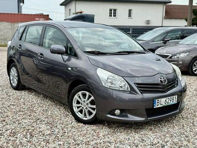Szary Używany 2011 Toyota Verso Minivan | 21 900 zł (Uczciwa cena)