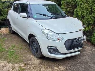 używany Suzuki Swift 4x4 pół hybryda z częściami