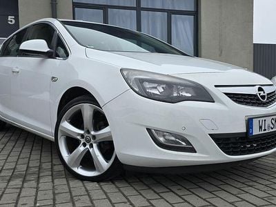 Używany Opel Astra Sport 140 KM (102 kW) 2010 Biały Hatchback