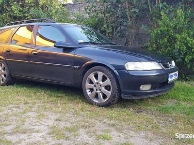 Czarny Używany 1998 Opel Vectra Kombi | 3000 zł