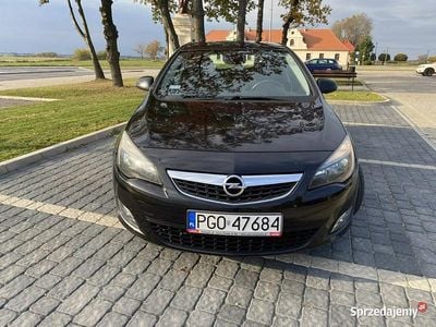 Używany Opel Astra 125 KM (91 kW) 2010 Czarny Hatchback