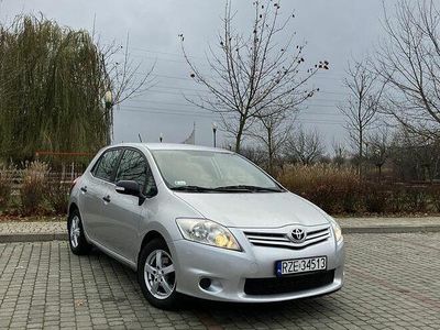 Używany Toyota Auris 2011 Srebrny Hatchback