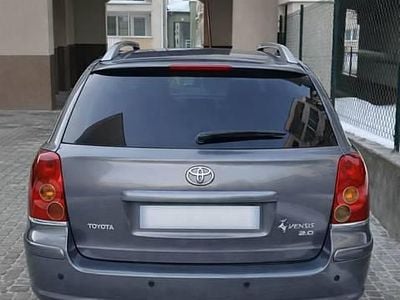 Używany Toyota Avensis 2004 Szary Kombi
