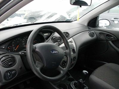 Używany Ford Focus 2003 Srebrny Hatchback