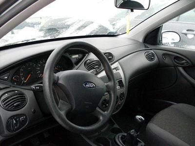 Srebrny Używany 2003 Ford Focus Hatchback | 6000 zł