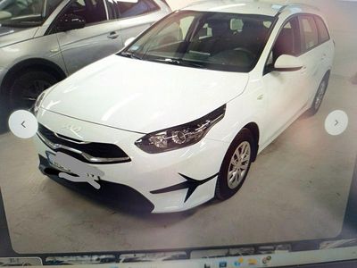 Używany Kia Ceed 160 KM (117 kW) 2022 Biały Hatchback