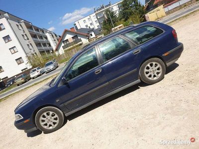 Niebieski Używany 1999 Volvo V40 Kombi | 10 500 zł