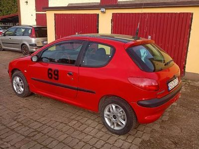 używany Peugeot 206 1.1 czerwona strzała